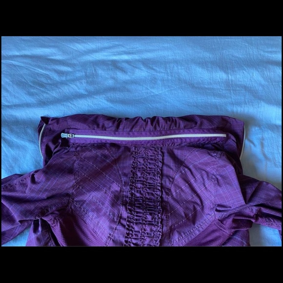 *rare* lululemon hustle jacket in purple plaid - Picture 6 of 10
